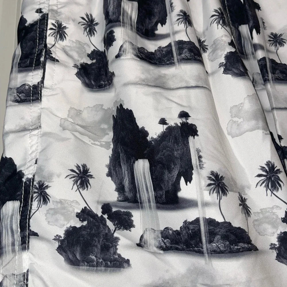 H&M waterfall swim shorts 🌊 - Picture 2 of 4